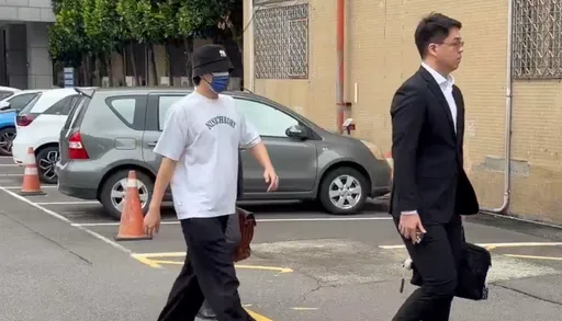 闪兵案9艺人出庭!陈零九现身不语 威廉3度鞠躬:先面对司法