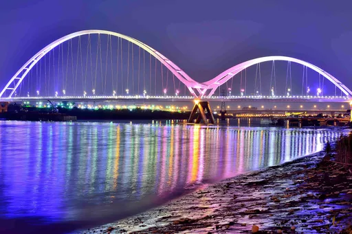 新北耶诞城周边绝美灯饰悄点亮　周边牵手散步浪漫景点一次看