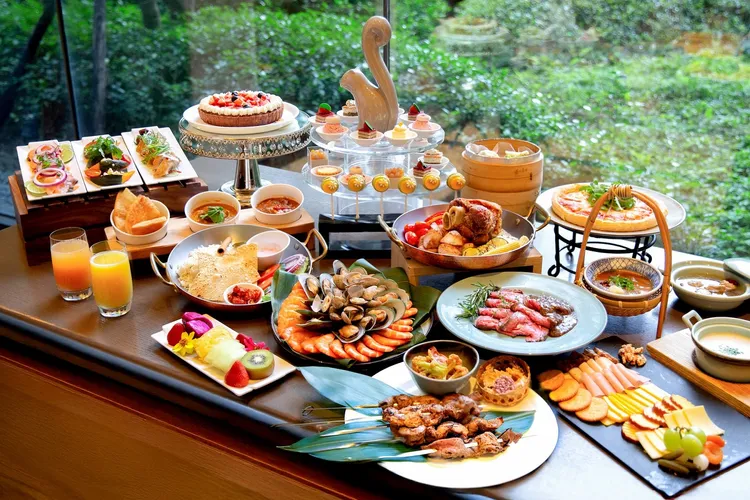 台北萬豪酒店2025 ITF台北國際旅展，Garden Kitchen平日下午茶自助美饌單人券，一套六張5100元，每張850元，約72折。業者提供