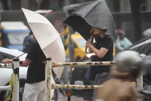 雨炸北台灣!台北罕見升級「超大豪雨」警戒 這天才趨緩