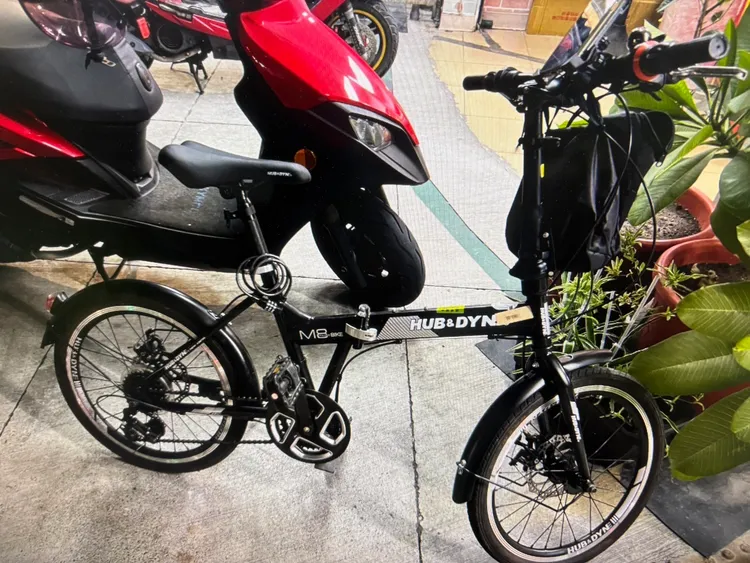 辜姓國中生被撞，噴飛5公尺遠，所幸僅擦挫傷送醫無大礙。民眾提供