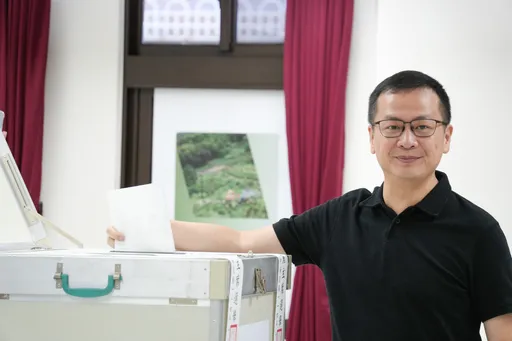 黨主席選舉投票 羅智強帶「幸運小物」:盼黨翻新再造