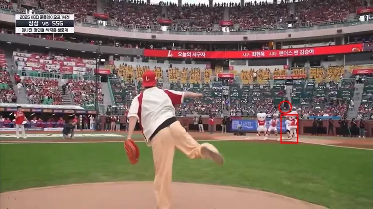 棒球選手出身的崔顯旭投出強勁速球，險砸到小球迷的頭，引發網友痛批耍帥。翻攝X