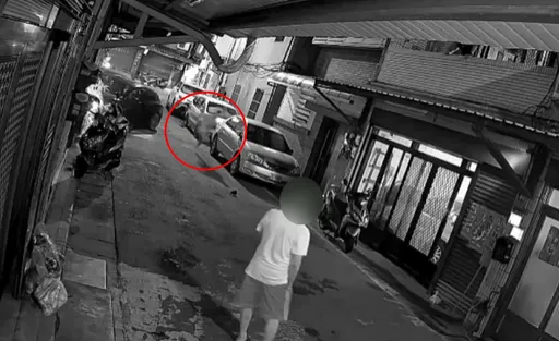 馬自達深夜衝撞桃園民宅 人跑了!監視器拍到他瘋狂逃竄