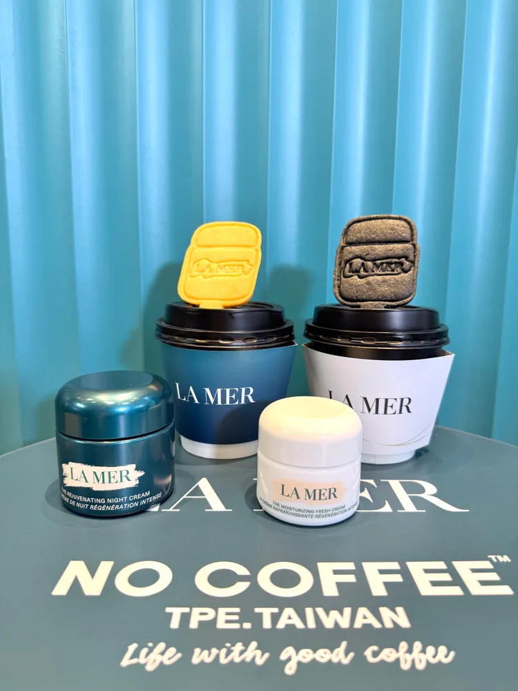 以海洋拉娜「經典乳霜」和「全新醇萃活膚晚霜」為靈感，打造的2款限定咖啡。張家玲攝