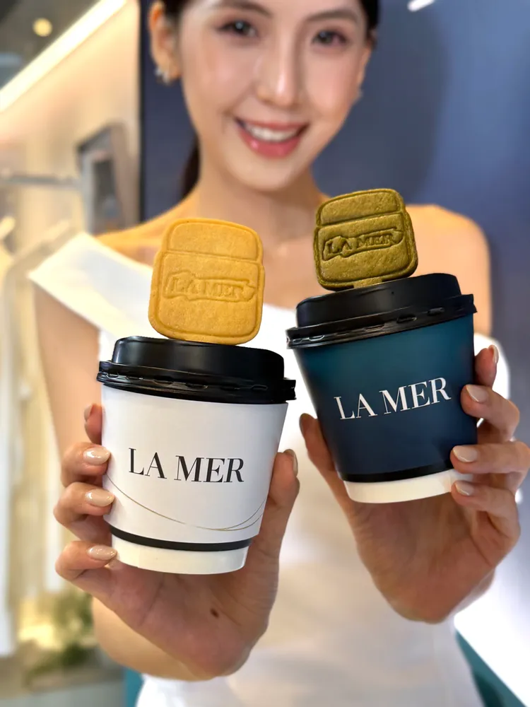 以海洋拉娜「經典乳霜」和「全新醇萃活膚晚霜」為靈感，打造的2款限定咖啡。張家玲攝