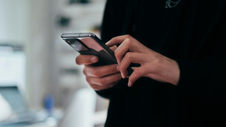 驚見老婆外遇8男 人夫懊悔:我錯了不該看她手機