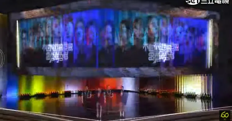 直播畫面狂閃，網友全都發揮創意狂酸逃兵事件。翻攝自三立YT