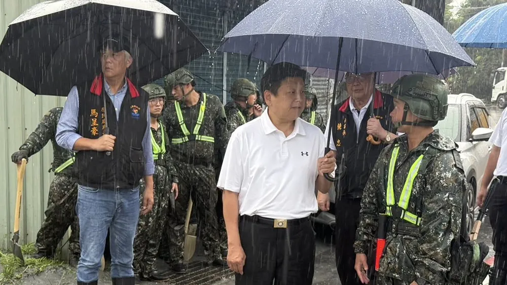 傅崐萁回花莲勘灾,与行政院长卓荣泰曾爆发口角争执。翻摄自傅崐萁脸书