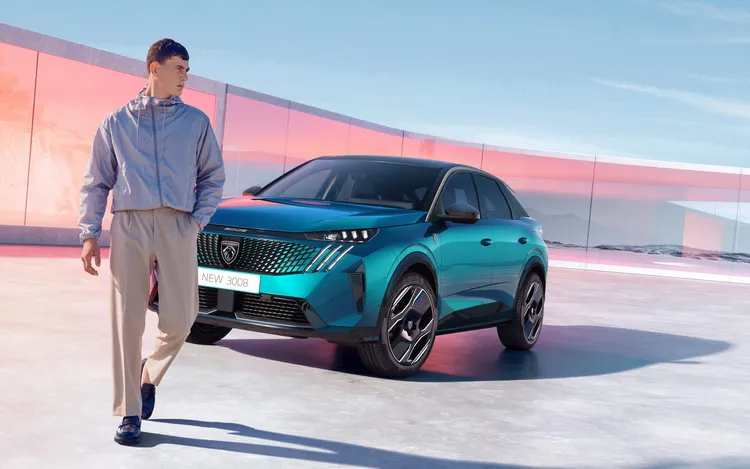 008 HYBRID以Fastback「飛獅背跑旅」造型展現運動感。業者提供