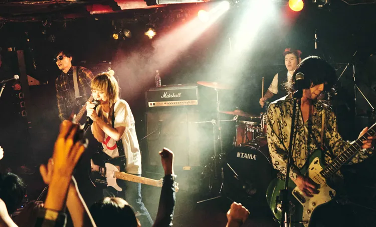 平祐奈成功完成了片中所有樂團演奏系，並親聲獻唱了電影主題曲〈睡覺的笨蛋〉以及插曲〈You More〉。天馬行空提供