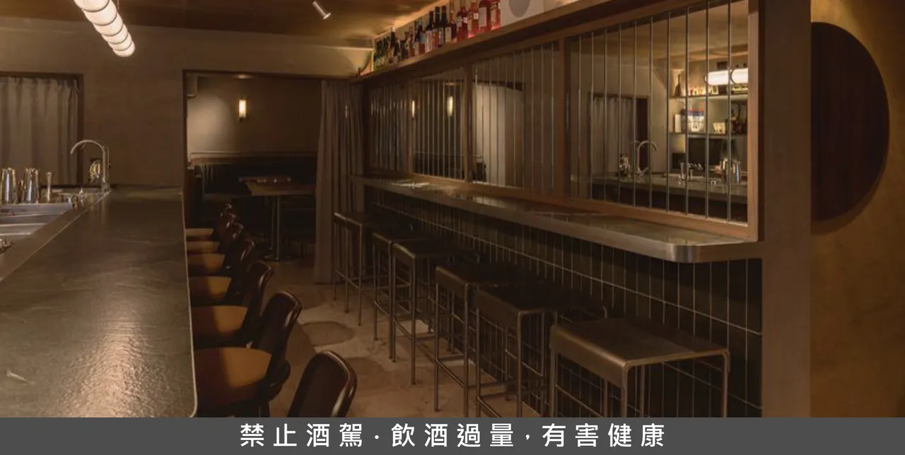 以1970年代米蘭為靈感打造的Bar Mauro,結合復古設計與創意調酒,重現義式開胃酒文化風華,憑藉故事性與細膩風味榮獲2025年Campari最值得關注酒吧獎。翻攝自The World's 50 Bests官網