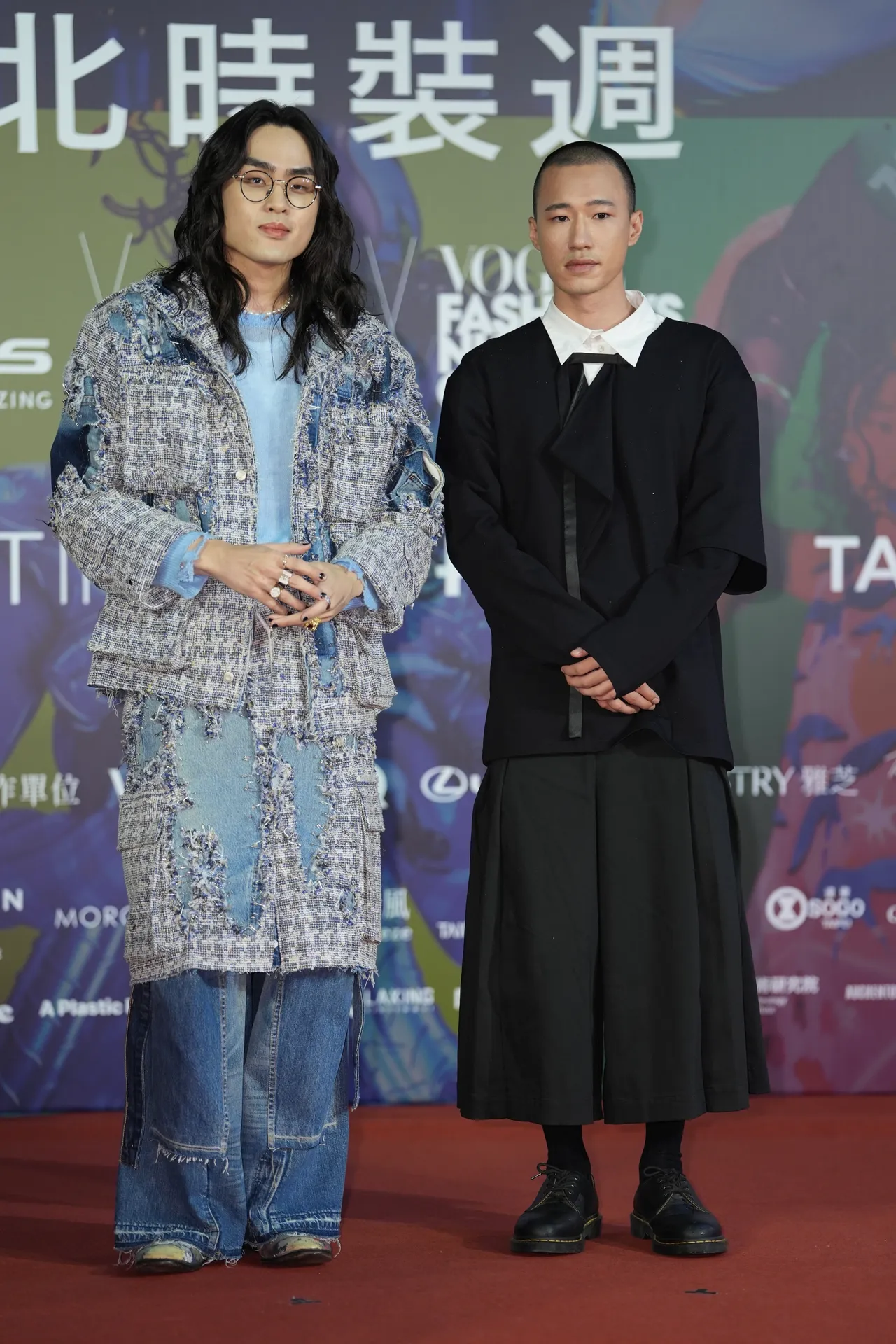鹤The Crane(左)、someshiit 山姆(右)现身台北时装周闭幕大秀。彭欣伟摄