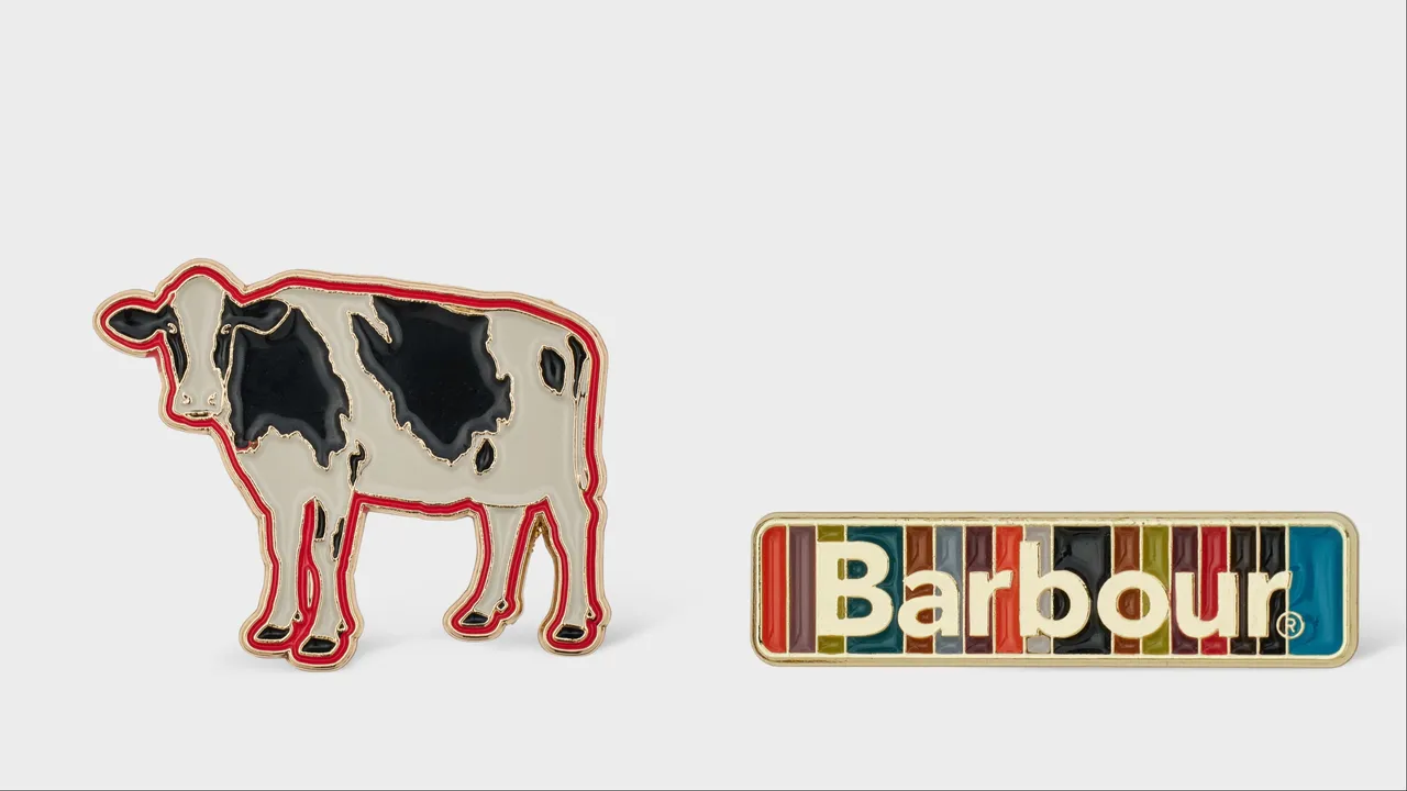 Paul Smith Loves Barbour乳牛造型别针(左)、长条LOGO排别针(右),各500元。品牌提供