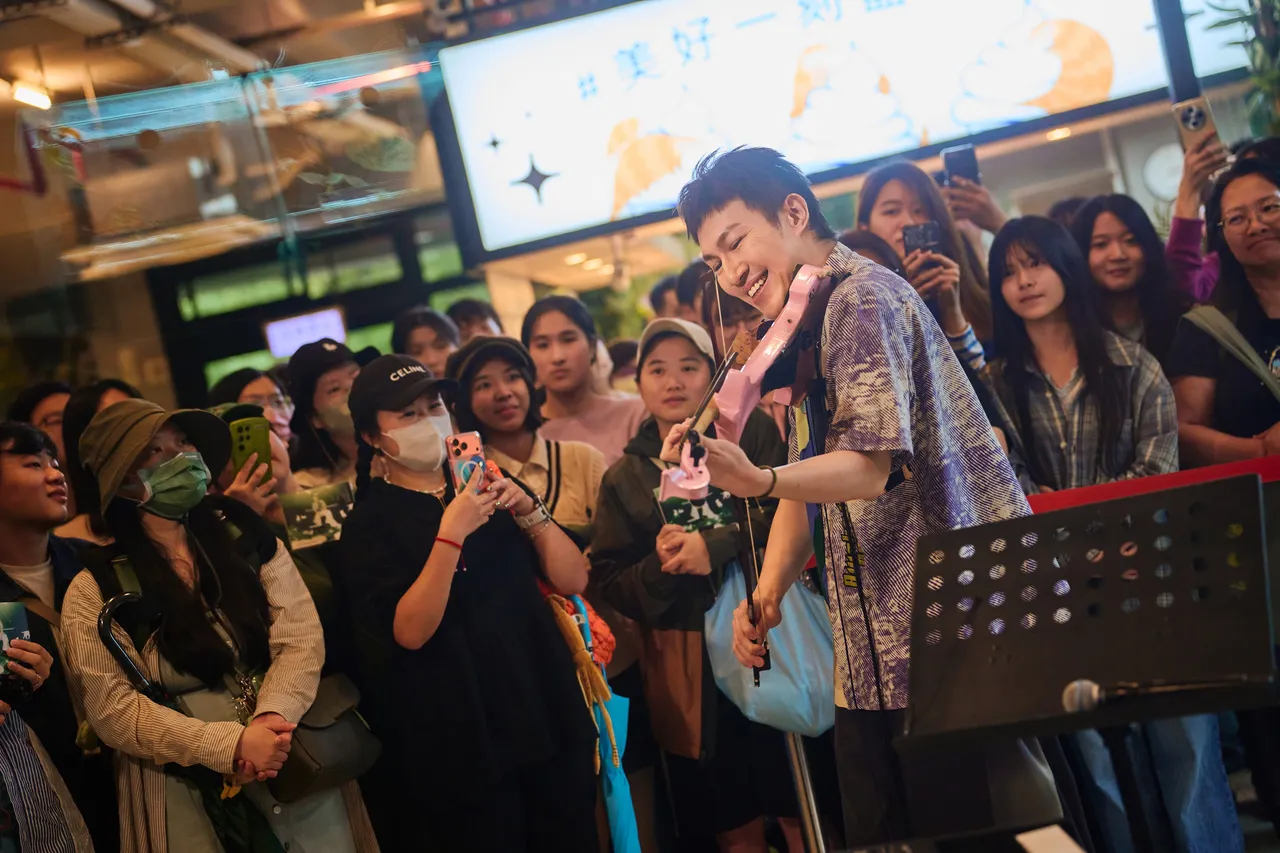 阿龚巡演十一月启航!明年一月回到台北演出。亮晶妃音乐有限公司提供