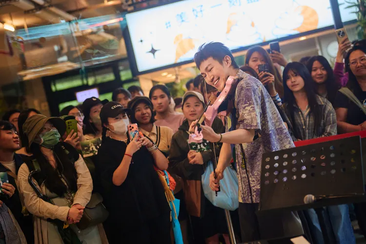 阿龔巡演十一月啟航！明年一月回到台北演出。亮晶妃音樂有限公司提供