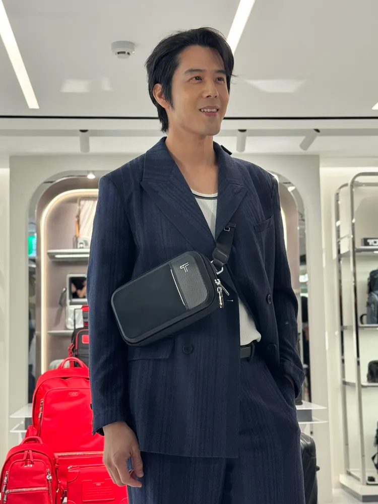 胡宇威背上TUMI Arrivé Messina單肩背包。張家玲攝