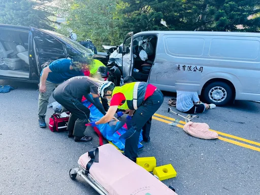 宜蘭員山2休旅車失控對撞 5傷送醫