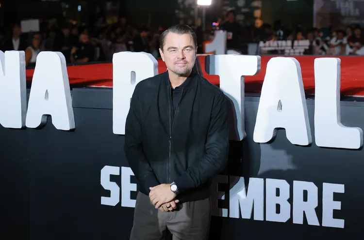 李奧納多同樣以ZEGNA飛行員夾克展現型男風範。品牌提供