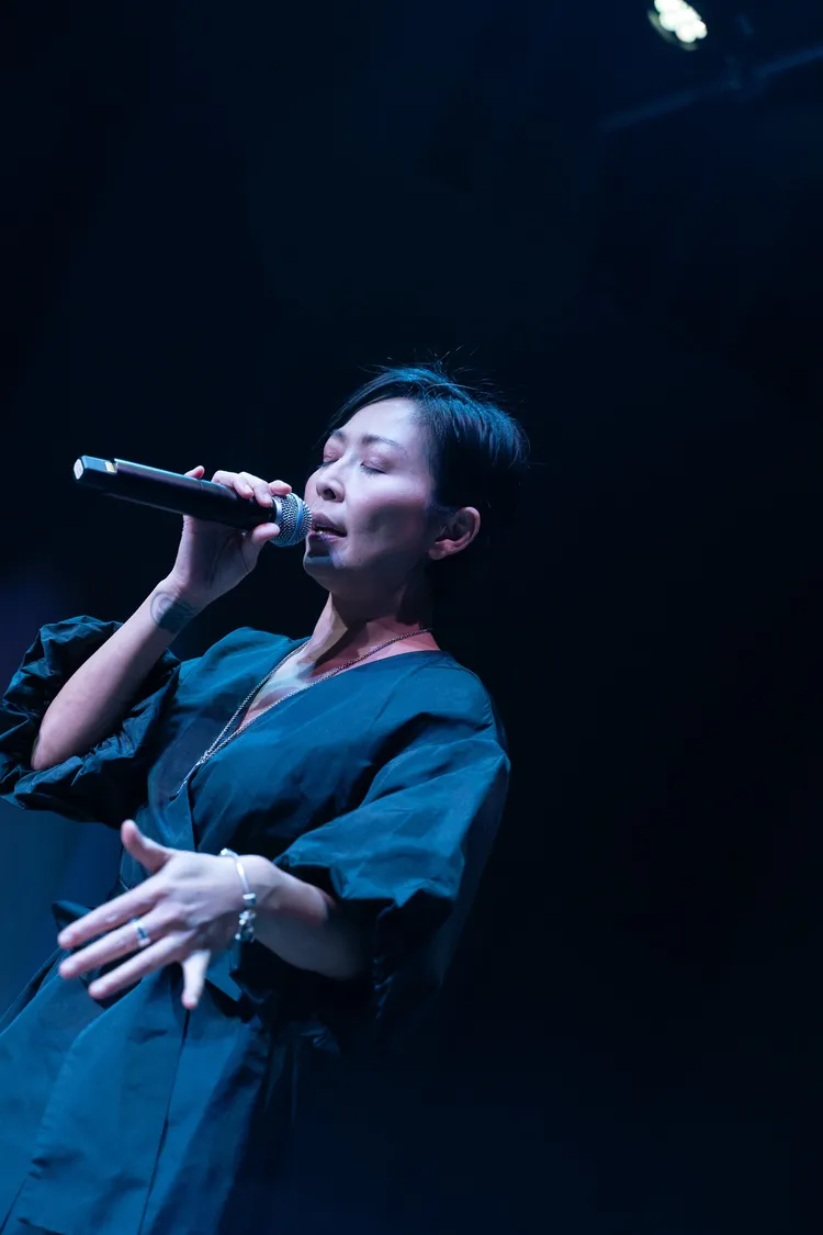 林曉培深情演唱。杰思國際娛樂提供