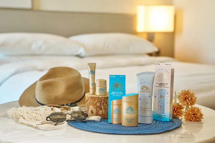 台北國泰萬怡酒店攜手資生堂ANESSA，即日起至10/31推出「怡房曬」住房專案，最低每房每晚6966元+15.5%起，可獲得ANESSA防曬限定禮包。台北國泰萬怡酒店提供
