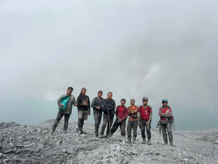 探勘隊伍昨抵達馬太鞍溪堰塞湖底。翻攝threads