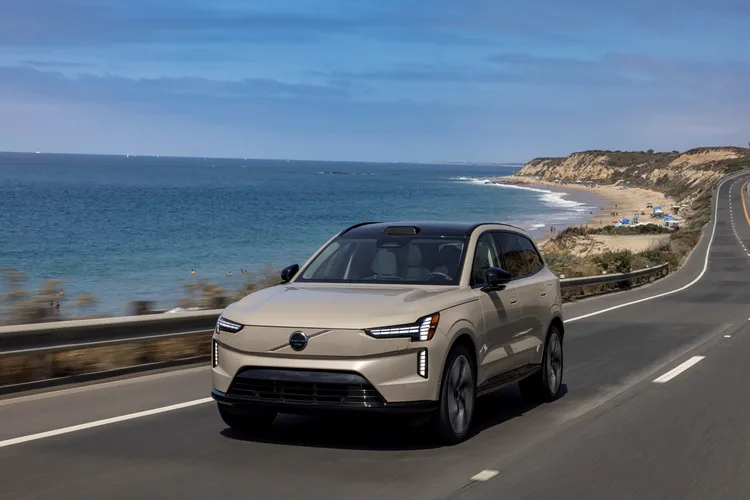 VOLVO豪華純電七人座SUV旗艦EX90也將會在明年登場。原廠照片