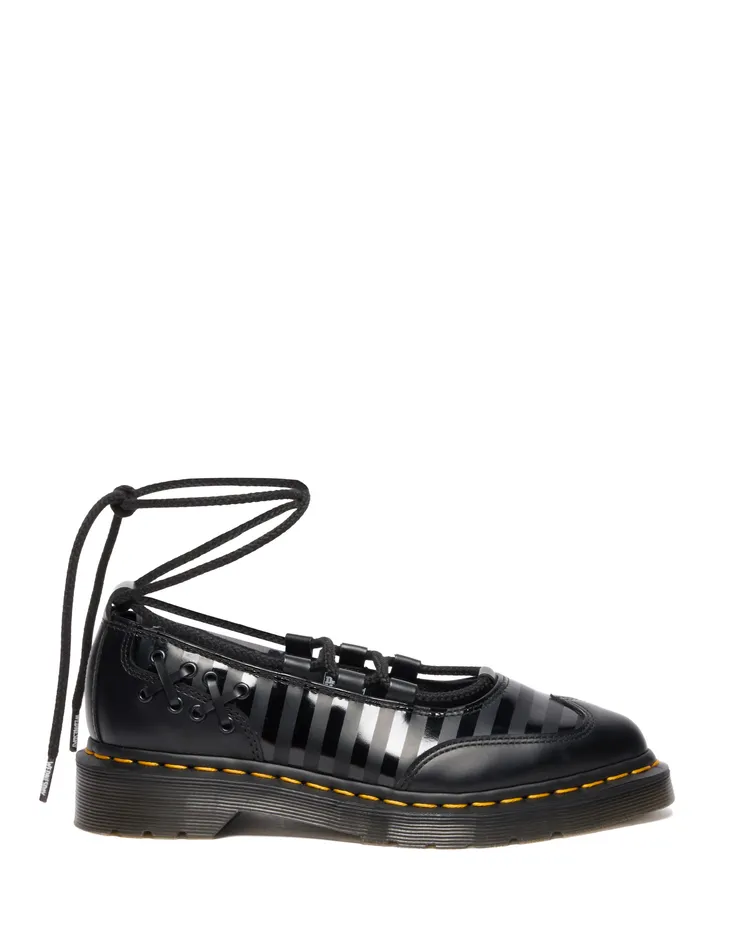 Dr. Martens X Wednesday Elphie Ballet Flat芭蕾舞鞋，7980元。品牌提供