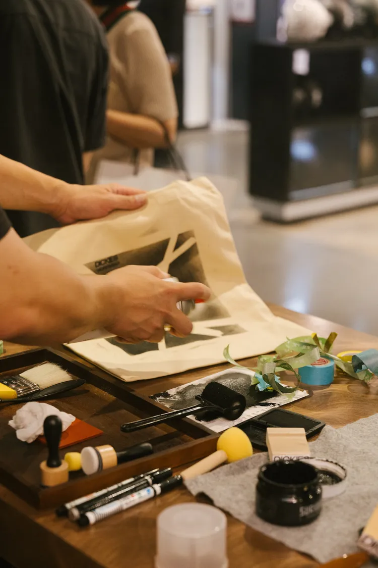 快閃店也帶來「石洗工藝」手作體驗。品牌提供