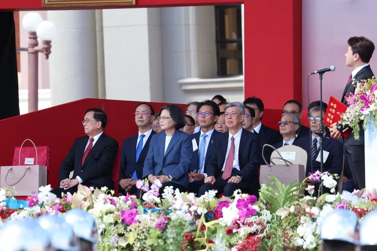 前總統蔡英文、陳水扁、國民黨主席朱立倫、民眾黨主席黃國昌都出席114年國慶大會。李俊毅攝