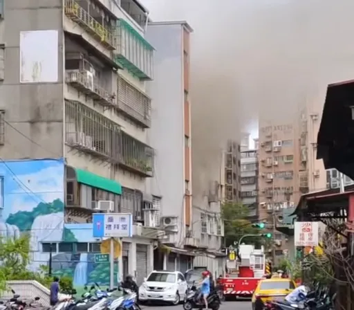 蘆洲民宅驚傳火警 住戶急疏散!男子竟出面:火是我放的