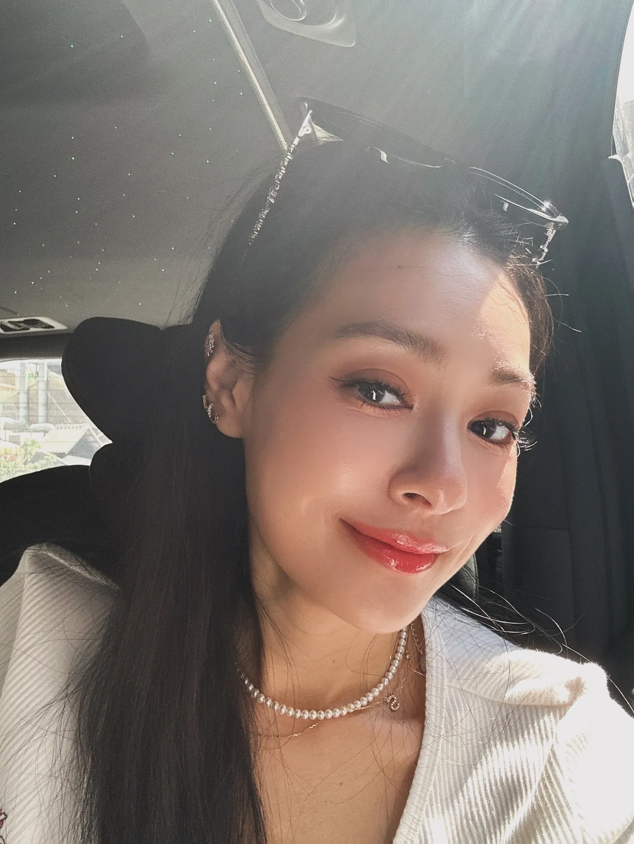 王思佳万圣节将与女儿小王美合体展示万圣节造型,透露除了冰雪女王 Elsa还有猎魔女团造型。王思佳提供