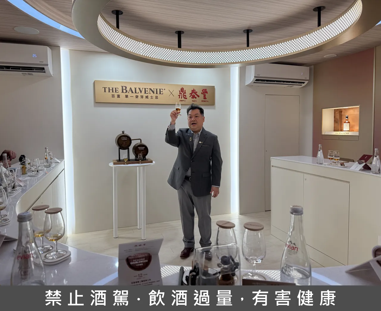 由品牌大使Daniel导览的场次还有加赠百富12年双桶50ml与迷你凯恩杯。黄若绫摄