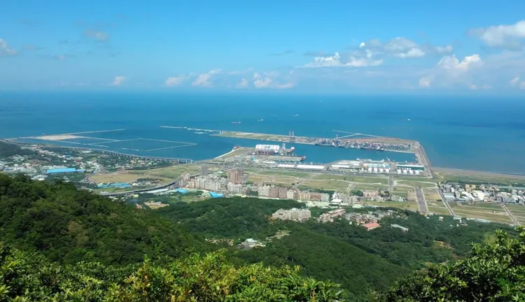 豪雨逢滿潮!台北港新生地海水倒灌 港務公司:非潰堤僅淹水漫流