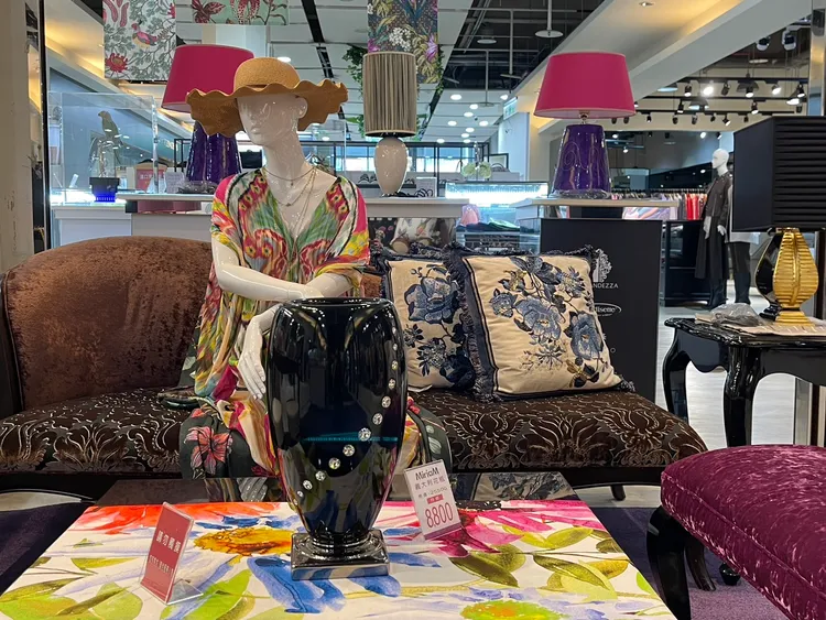 禮客內湖店引進來自德國JAB織品集團頂級家飾織品搭配空間設計團隊服務，提供消費者居家生活量身訂製服務