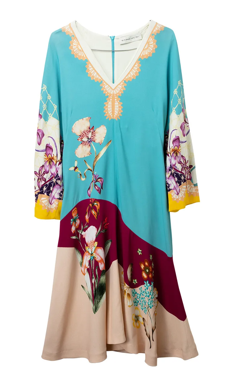 禮客週年慶期間，內湖店推出義大利ETRO女裝印花圖騰洋裝，原價65,800元1折特價6,580元