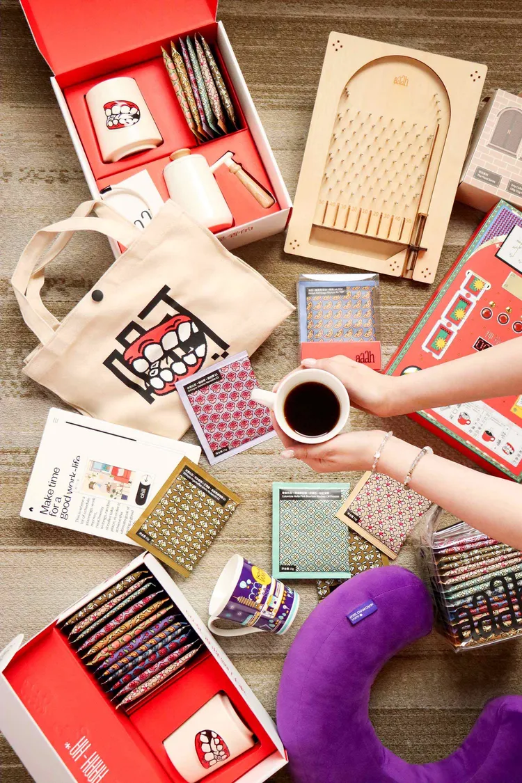 凱撒趣淘漫旅台北入住「aaah~ Have A Cham Day」專案的旅客，即可體驗彈珠遊戲，並獲得ANUNNAKI品牌提供的多項好禮。凱撒趣淘漫旅台北提供