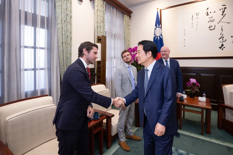 賴清德接受美國廣播節目「The Clay Travis and Buck Sexton Show」專訪。總統府提供