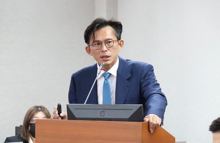 派狗仔跟監打擊賴清德選情？黃國昌嘆「腦補亂寫」：我覺得很疲憊！