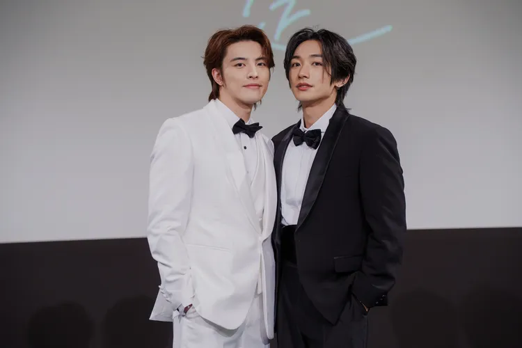 《靈魂約定》CP穿西裝宛如舉辦婚禮。三立提供