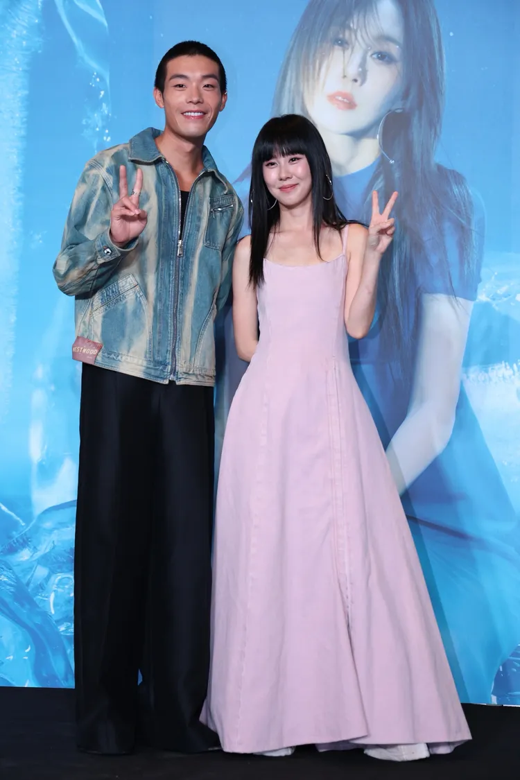 白安（右）將生日願望許給牧森，祝他奪金馬新人。彭欣偉攝