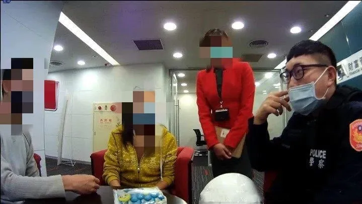 警員蔡汶融（右）。翻攝中山分局波麗士臉書