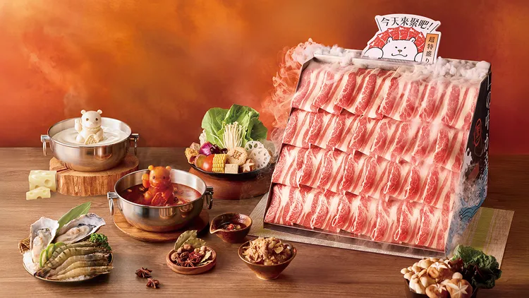 聚祭出消費新鍋物、單筆消費滿千抽獎，有機會抽中總價值4萬日本不限航點來回雙人機票。王品集團提供