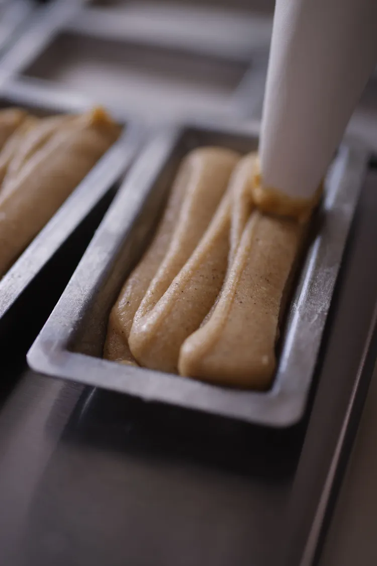 DOLCE TACUBO現烤費南雪的過程。業者提供