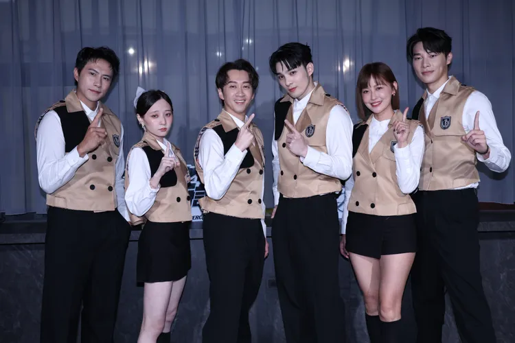 潘君侖（左起）、梁以辰、陳漢典、黃偉晉、本本、宋偉恩等今天出席新節目餐敘。莊宗達攝