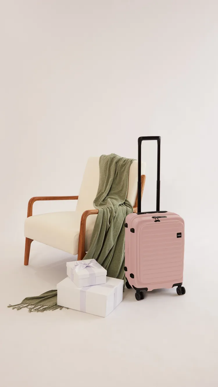 LOJEL CUBO系列也加入了夢幻嫩粉色。品牌提供