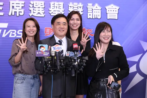 「禁書筆記」承認作假擁吻影片!嗆要告來美國法院 柳采葳轟:有夠不要臉