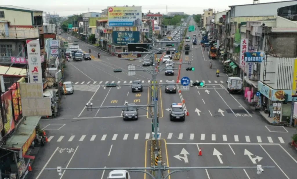 国庆连假期间屏东多处景点车潮涌入,但大致上交通状况良好。屏东县警局提供