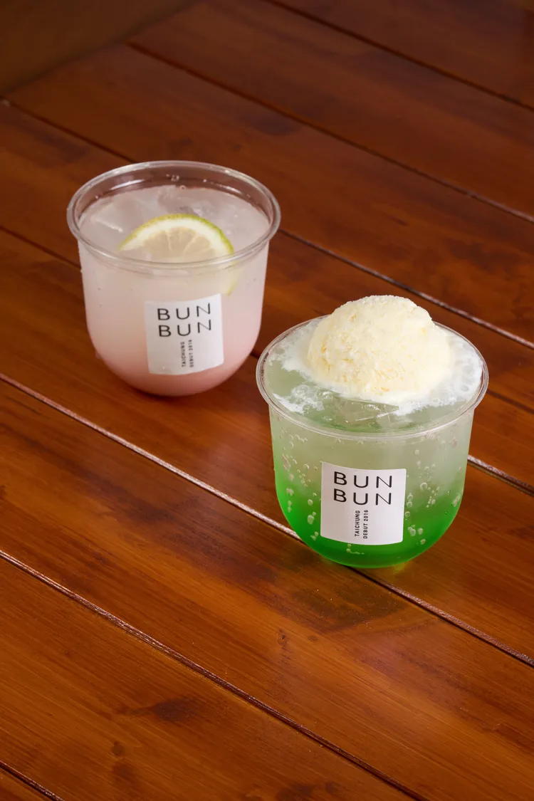 niko and … 跟「BUN BUN 棒棒」推出限定飲品。品牌提供
