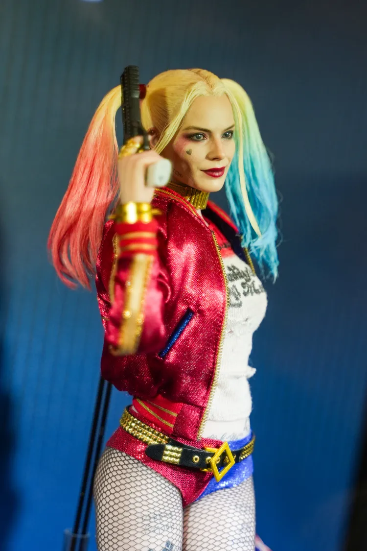 12吋人偶的標準比例設計經過精密計算，既不會佔據太多展示空間，也不會因過小而失去細節表現力。田欣雲攝影